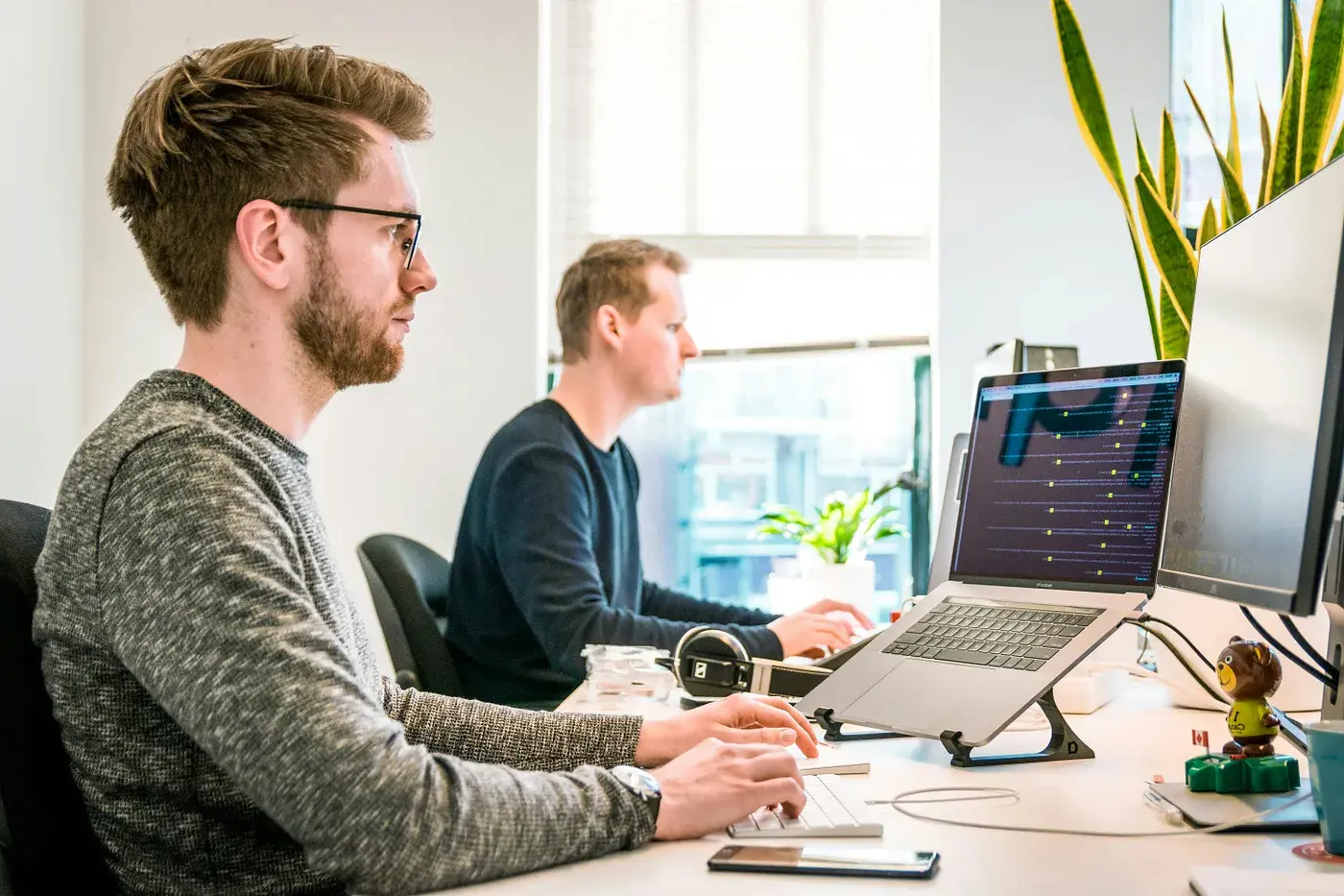 Dyora Team — Independent Finance Telegram Directory Dyora team working together